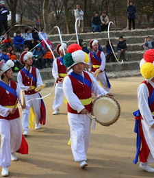 Все дело в шляпе / Фольклорная корейская деревня.,,