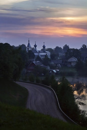 Рассвет над Велье / Велье — озеро в Изборской волости Печорского района Псковской области.
На северо-восточном берегу расположена деревня Велье.