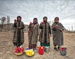 THE APPLES!!! Продавщицы яблок. Шахристан. Таджикистан / THE APPLES!!! Продавщицы яблок. Шахристан. Таджикистан