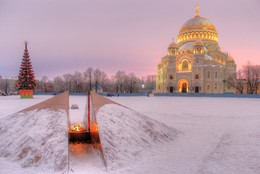 Утро на Якорной площади / Кронштадт