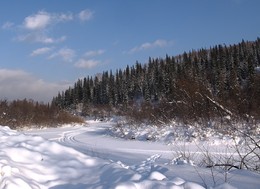 Белым-бело / Зимние прогулки на даче по таежной речке.