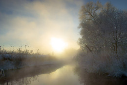 Рассвет,туман,иней / Зимний морозный день на реке...
