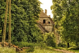 &nbsp; / Das Schloß wurde von der Familie von Bredow im 18. Jahrhundert gebaut.
Roscin ist ein kleines idyllisches Dorf,umgeben von wunderschöner Natur