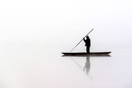 Странник / Фото сделано на озере в туман