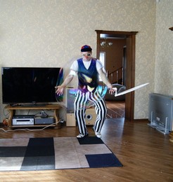 Вот такой пузырь. / Клоун и мыльные пузыри.