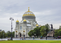 Морской собор / Морско́й собо́р святи́теля Никола́я Чудотво́рца (Никольский ставропигиальный Морской собор) — построенный последним, самый крупный из морских соборов Российской империи. Воздвигнут в 1903-1913 гг. в Кронштадте по неовизантийскому проекту В. А. Косякова.

Как писал в 1910 г. сам Косяков, - &quot;С 1902 г. в г. Кронштадт производится постройка Морского Собора - памятника чинам флота, погибшим при исполнении служебного долга... Храм сооружается по ВЫСОЧАЙШЕ ордобренному проекту и во все время хода постройки является предметом особого внимания ИХ ИМПЕРАТОРСКИХ ВЕЛИЧЕСТВ&quot;.