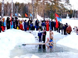 Показательные выступления / Показательные выступления участников чемпионата по плаванию в холодной воде Сибири.