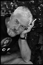 Владимир Потапов, художник и поэт. 2005 г. / ***