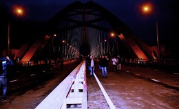 &quot;Тонкая линия, тонкая грань&quot; / Пешеходное открытие Бугринского моста, вечер.