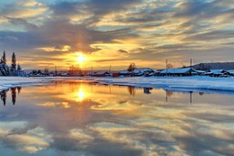 деревенька в лучах заката... / Вечерние прогулки у реки.