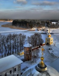 Русский простор / Озеро Селигер ,вид на Село Светлица ,съёмка велась с колокольни Нило-Столобенской Лавры .
Горизонтальный вариант - http://photocentra.ru/work.php?id_photo=557114&amp;id_auth_photo=30020