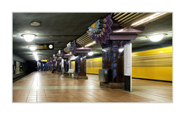 Paulsternstrasse / Die U-Bahnstationen in Berlin sind eine gute Location für dynamische Fotos.
