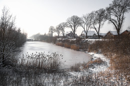 &nbsp; / Ein Wintermorgen an der &quot;ALTEN FAHRT&quot; in meinem Heimatort Olfen im Münsterland.
Auch wenn hier noch alles rhte, ich war unterwegs mit meiner Kamera.