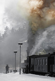 &nbsp; / Auf meiner Tototour im Harz kannte ich auch die Brockenbahn fotografieren. Die Winterlandschaft gab der Situation noch den &quot; iPunkt &quot;