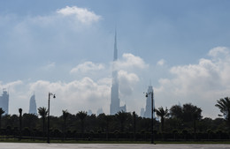 828 / «Бурдж-Хали́фа» («араб. برج خليفة‎» — «Башня Халифа», до 2010 года называлась «Бурдж Дубай» — «Дубайская башня») — небоскрёб высотой 828 метров[1] в Дубае, самое высокое сооружение в мире. Форма здания напоминает сталагмит