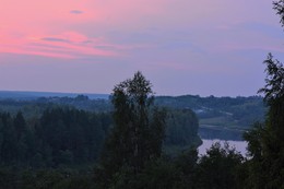 Люблю я вечером к деревне подъезжать... / &quot;Пел соловей, цветы благоухали.
 Зеленый май, смеясь, шумел кругом.
 На небесах, как на остывшей стали
 Алеет кровь, - алел закат огнем ...&quot;
 К.Фофанов