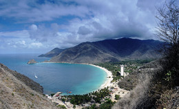 Побережье Карибского моря / Вид с 800 метровой площадки на залив.