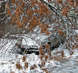 Шатер. / [img]http://rasfokus.ru/upload/comments/22889474ba11cfad15baebcc4d5a2672.jpg[/img]Зима, упала дерево и оставила вмятины на машине...