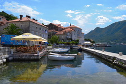 Прибрежное кафе / Город Пераст , -Черногория .