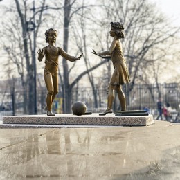 &nbsp; / Фрагмент памятника на Болотной площади.