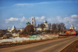 Никитский монастырь / Никитский мужской монастырь — монастырь, расположенный на северной окраине города Переславля-Залесского, рядом с национальным парком Плещеево озеро. Один из древнейших монастырей России. Посвящён святому Никите Великомученику.

Согласно сказанию Степенной книги, князь Владимир Святославич отдал Ростово-Суздальскую область своему сыну Борису. Нынешние насельники считают 1010 год датой основания святой обители. Именно в это время Борис и епископ Иларион основали первые церкви на Плещеевом озере, утверждая таким образом христианство на языческих землях[1]. Возможно, что одна из этих церквей и стала основой будущего монастыря