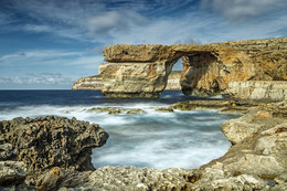 Лазурное окно / Известняк арка формируется Rocky Мальта, принадлежащих к острову Гозо.