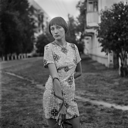 Женя (портрет с сумочкой) / Витебск, 2015