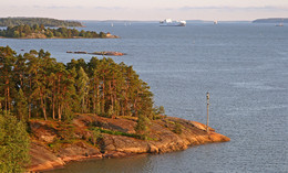 в Финляндии. / [img]http://rasfokus.ru/upload/comments/42d8213bf991cb60c2d63856fdaceceb.jpg[/img]В Финляндии такие краски, такие пейзажи, что их хочется запомнить!Первозданная природа - главная достопримечательность Финляндии - поражает своим разнообразием. Морское побережье порадует вас ландшафтами необычайной красоты.