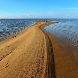 Извилистый мотив / На заливе