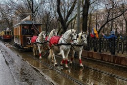 По мостовой / Праздник трамваев