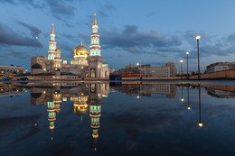 Московская соборная мечеть / Отражение в луже.