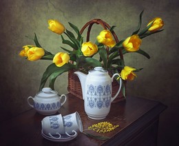 Натюрморт с желтыми тюльпанами / Классический натюрморт