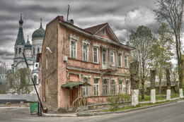 Старый дом... / Жители называют этот дом &quot;кораблем&quot;