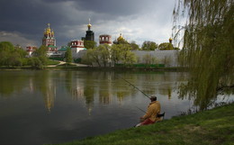 Рыбак / Пруд у Новодевичего монастыря