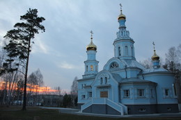 Церковь Введения во Храм Богородицы / Православный Храм Церковь Введения во Храм Богородицы построен и освящён в р.п.наукоград Кольцово в 21 столетии.