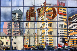 Графика города 2 / Отражения в зеркальных окнах современных домов