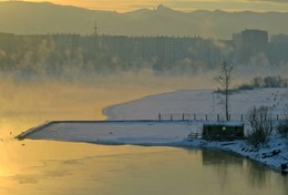 Никак не замёрзнет / Абаканская протока, зимний Красноярск