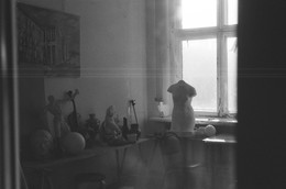 Уголок творческих людей / Снимок сделан из аудитории художественного искусства, университета РГГУ (Москва).