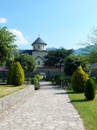 монастырь в горах / Черногория