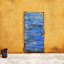 Лавандовая дверь / Medieval wooden door, Roussillon, France