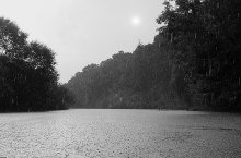 Летний дождь / Фотографировал с плывущей лодки