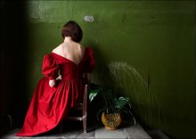 красное платье / подъезд
автопортрет