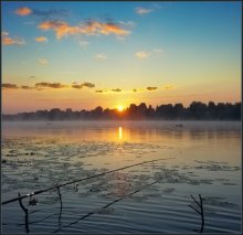 Встречая солнце / Утренняя рыбалка на Осиповичском водохранилище.