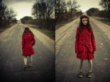 red coat on the road / .............