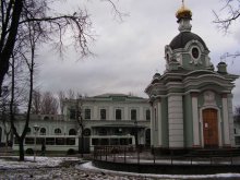 У вокзала / Фотография выполнена в г.Пскове