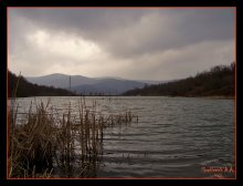 Пруд / Пруд высоко в горах вблизи с.Зеленое в феврале месяце.
