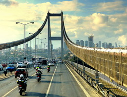 Эх, путь дорожка / Стамбул, на мосту, едем из Европы в Азию.