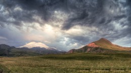 Рассвет в приэльбрусье / Кабардино-Балкария. Неподалеку от Джилы Су.