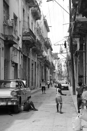Прогуливаясь по улицам Гаваны. / Гавана, Куба.