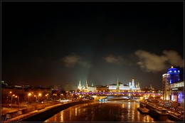 Город не спит / Вид с Патриаршего моста на сердце Москвы